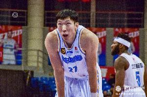 九游体育娱乐-媒体人：周琦不打是对的 本赛季真没必要打 他值得大家一个瑞思拜